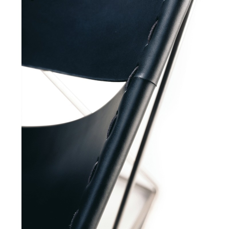 butterfly-fauteuil-pierre-paulin-artifort-tuigleer-zwart-detail